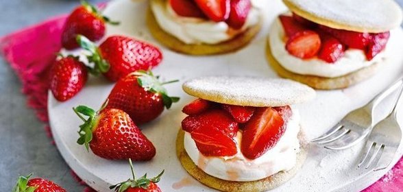 Печенье с клубникой и сливками