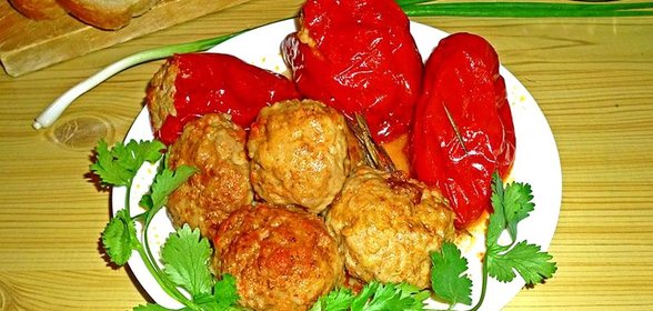 Фаршированный перец и тефтели в мультиварке