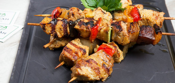 Шашлык из куриных грудок с овощами