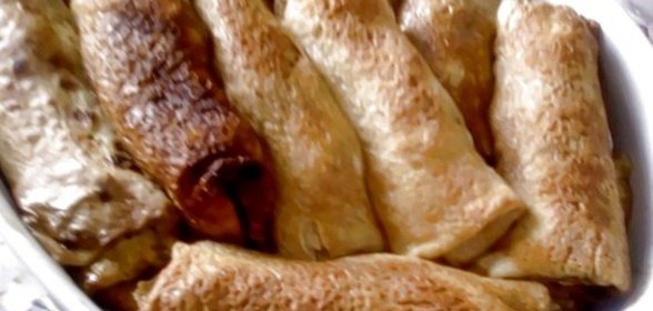 Блинчики с тушёными куриными сердечками, запечённые в духовке до хрустящей корочки