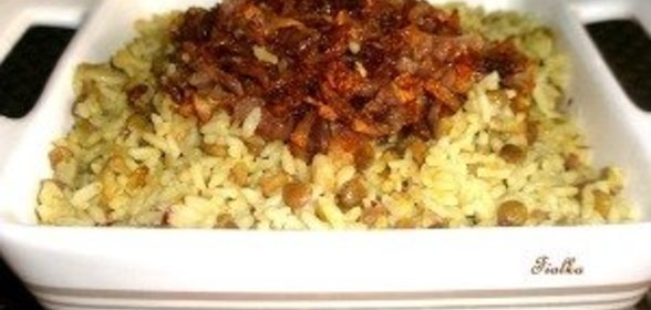 Мжаддара или рис с чечевицей и жареным луком