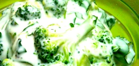 Брокколи в сливочно-чесночном соусе