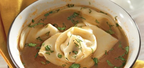 Чучвара шурпа – бульон с пельменями по-узбекски