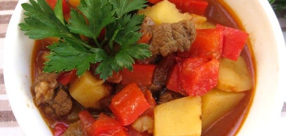 Гуляш по-венгерски из говядины