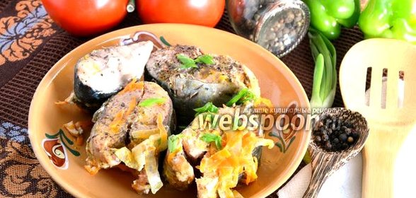 Горбуша тушёная с морковью и луком