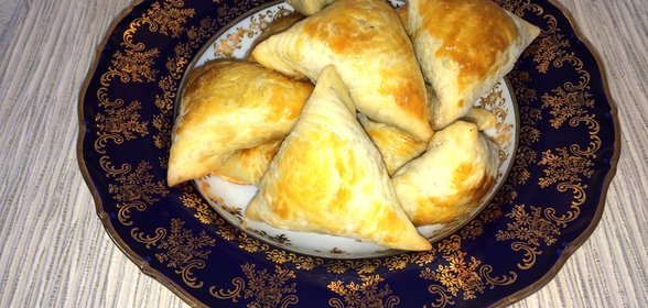 Узбекские пирожки с зеленью из слоеного теста