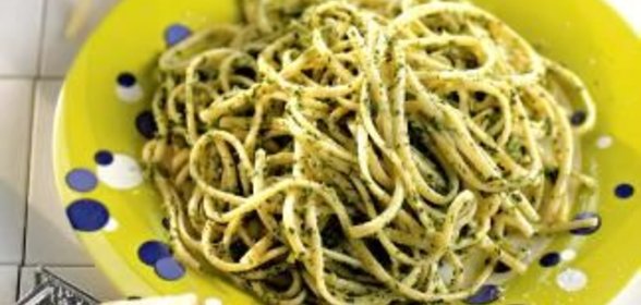 Спагетти с песто из зеленого горошка