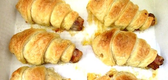 Куриные бедрышки в слоеном тесте