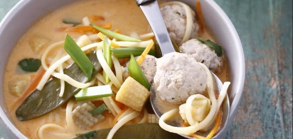 Тайский кокосовый суп с фрикадельками