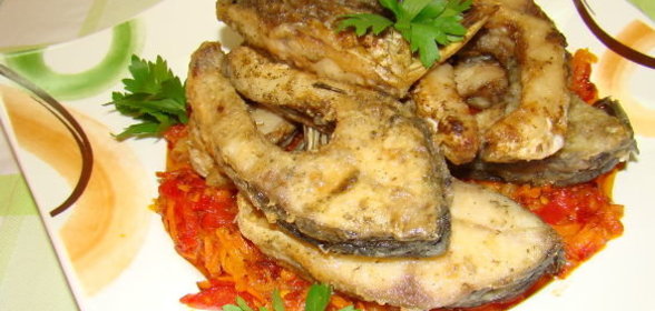 Жареная рыба с овощами