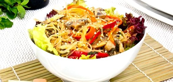 Фунчоза с грибами и овощами