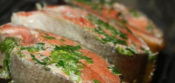 Стейки нерки на гриль-доске