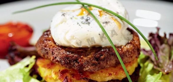 Рубленый бифштекс Hey bulldog с картофельным гратеном