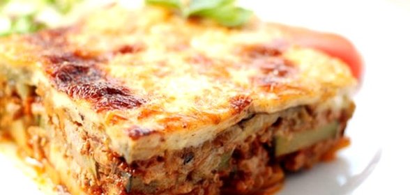 Греческая мусака в соусе бешамель