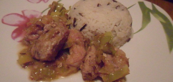 Жаркое из свинины с луком - пореем