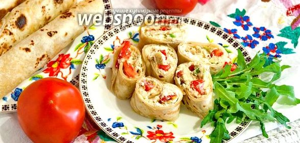 Рулет из лаваша с козьим творогом и авокадо