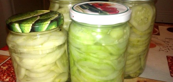 Огуречный салат с луком на зиму