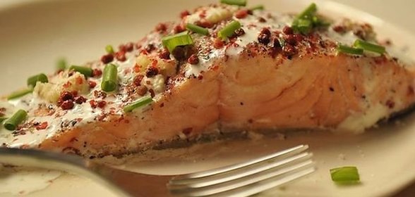 Лосось со сметаной