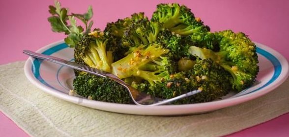 Капуста брокколи жареная