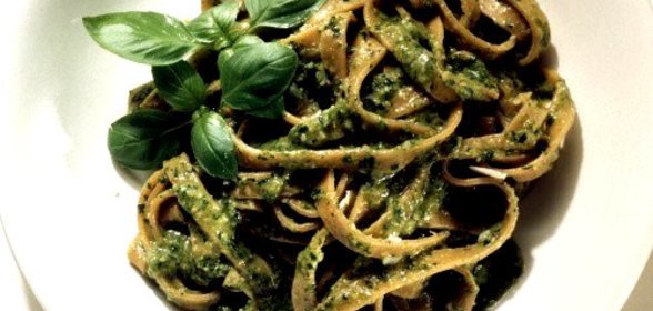Паста с соусом песто из рукколы и грецких орехов