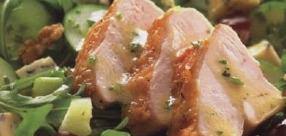 Салат из разных овощей и квашеной капусты