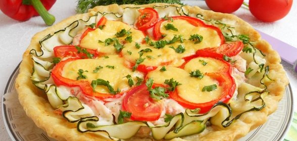 Пирог из песочного теста с курицей и овощами