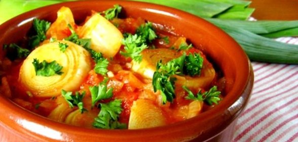 Лук-порей тушеный