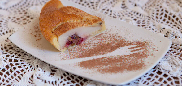 Пирог с грушами и брусникой