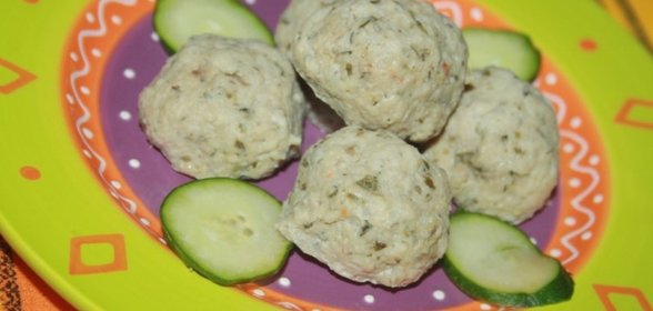 Паровые котлетки из курицы с луком и яблоком