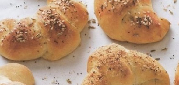 Салат из квашеной капусты с луком