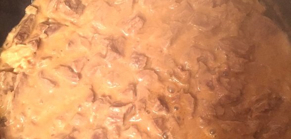 Поджарка из лося со сметаной