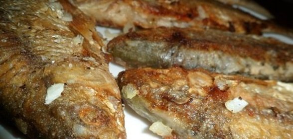 Жареная рыба чебак