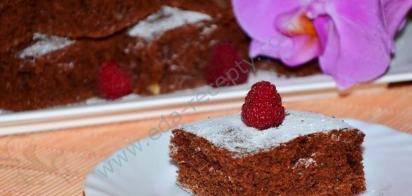 Шоколадный пирог с орехами