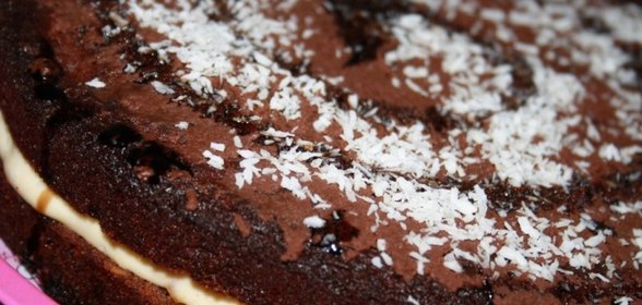 Шоколадный торт с крем-чизом и курагой