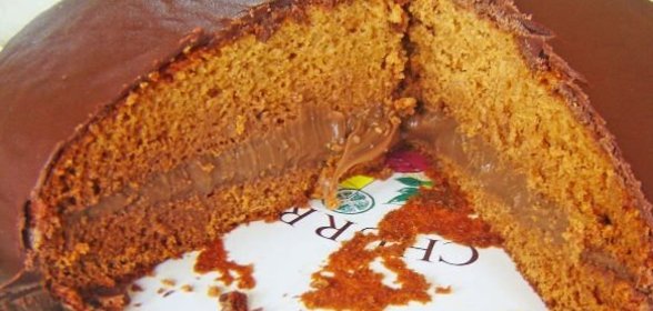 Медовик с начинкой из вареной сгущенки