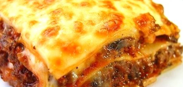 Лазанья с заправкой под сырным соусом