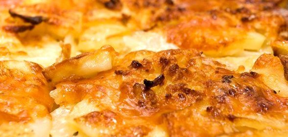 Картофельный гратен с хреном и пармезаном