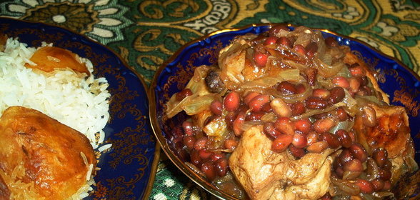 Плов с курицей и гранатами (Toyuq-nar qovurmalı plov)