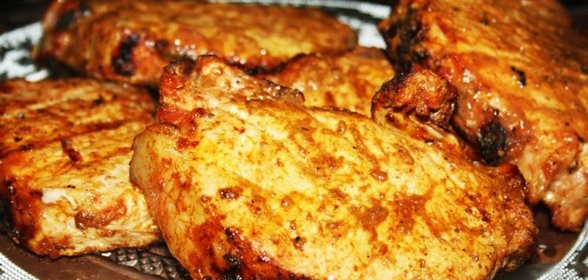 Сочная свиная корейка в томатном маринаде