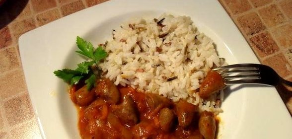 Куриные сердечки с подливкой