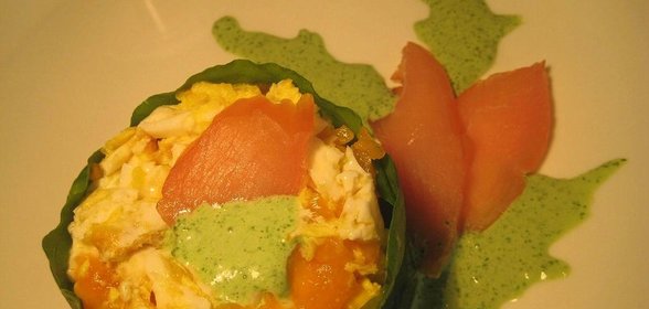 Карпаччо из курицы с яйцами и соусом из щавеля