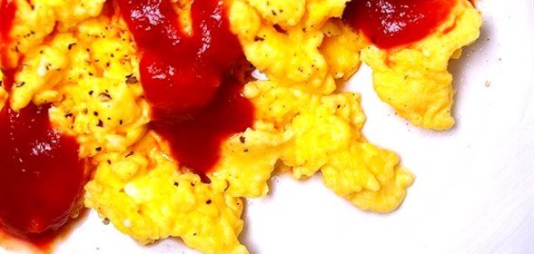 Болтунья с помидорами