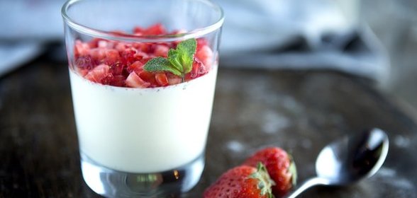 Паннакотта с тартаром из клубники