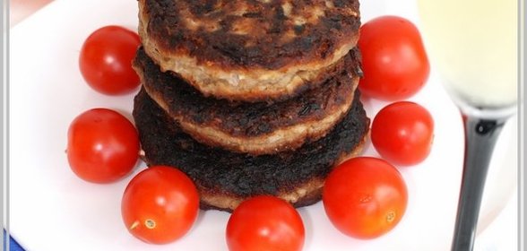 Котлетки из тунца,фаршированные оливками