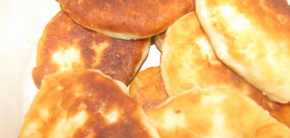 Дрожжевые жареные пирожки с картошкой