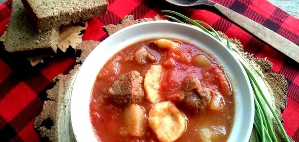 Гуляш по-венгерски с клецками