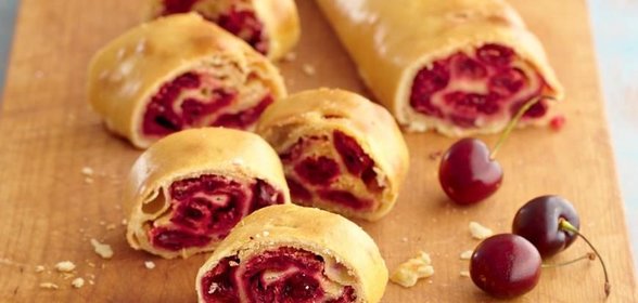 Венгерский ретеш с вишней