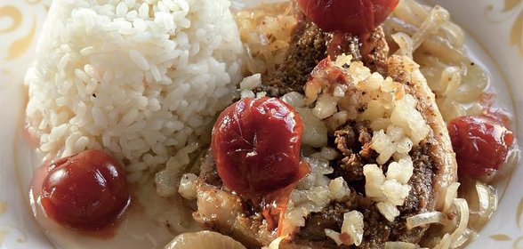 Баранина, запеченная с алычой