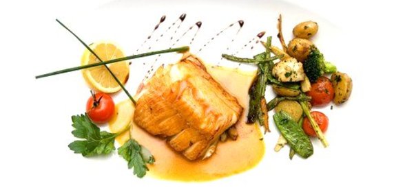 Золотистое филе палтуса в цитрусовой глазури с мисо