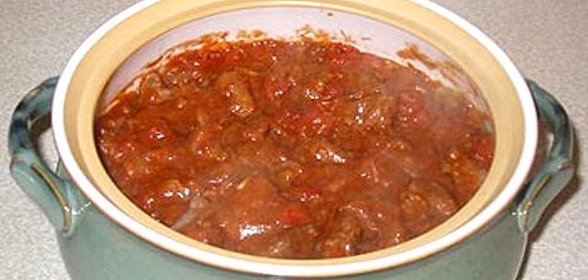 Гуляш из свинины в духовке